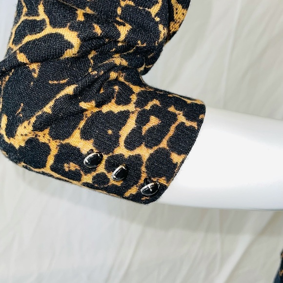 GRACE Soft Leopard Sweater Black Glass Buttons  3/4 Sleeves Like New size M - Picture 5 of 5